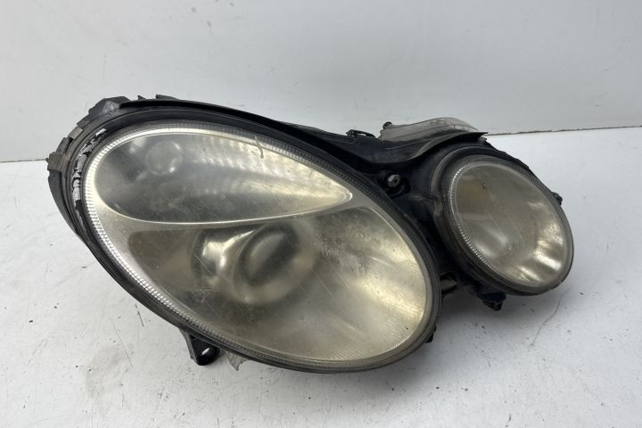 Far dreapta cu Xenon Mercedes-Benz E-Class W211
