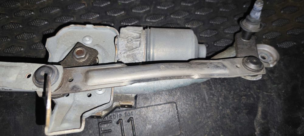 Механизъм чистачки с мотор + рамене за БМВ Ф10 Ф11 BMW f10 f11