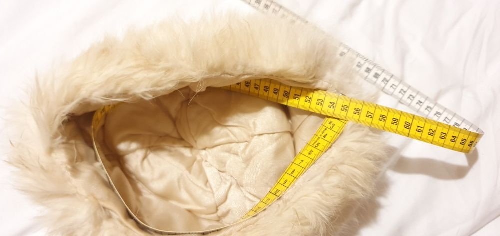 Căciuli blana naturala impecabile alba si neagra 54-56 cm