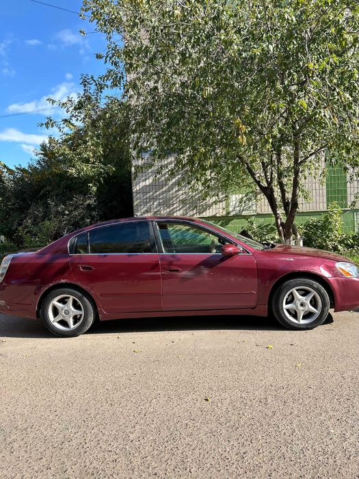 Продам машину Nissan Altima 2002год