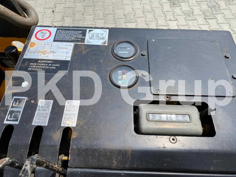 Stivuitor electric trilateral JUNGHEINRICH ETX 513