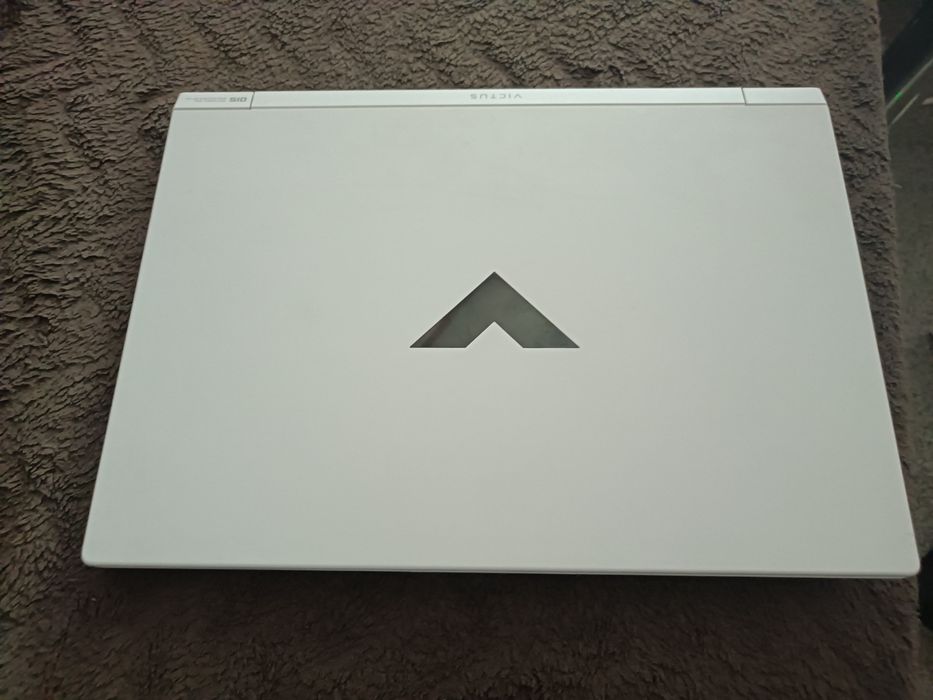 Laptop Gaming HP Victus 15 Alb - RTX 3050, i5-12450H, 16GB RAM, Windows 11 Pro