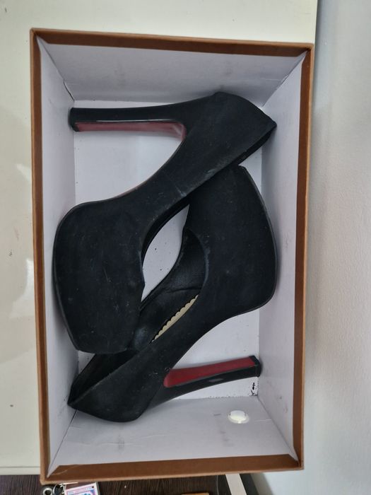 Туфли лабутены замша