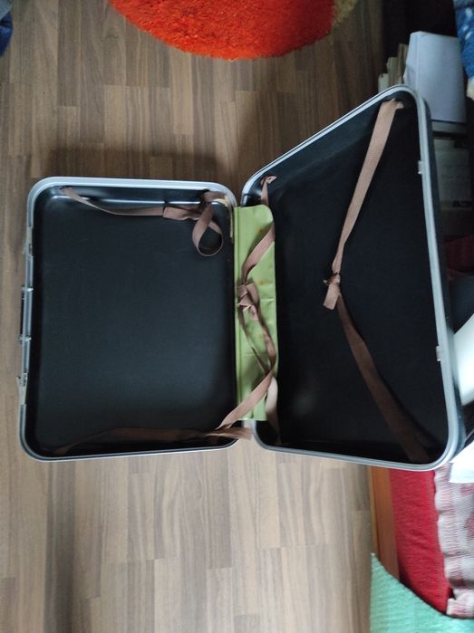 Geamantan voiaj din fibra carbon, modern, Lungime=68cm Inaltime=52cm