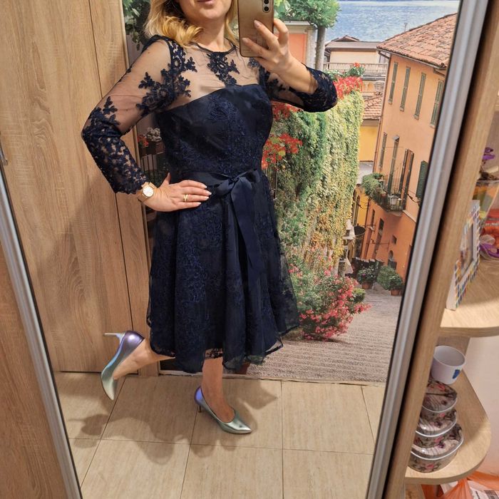 Официална, дантелена, къса рокля с отворен гръб с връзки