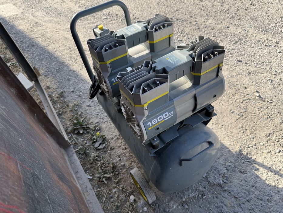 * мощный бесшумный воздушный компрессор 50л 2 мотора по 1600W