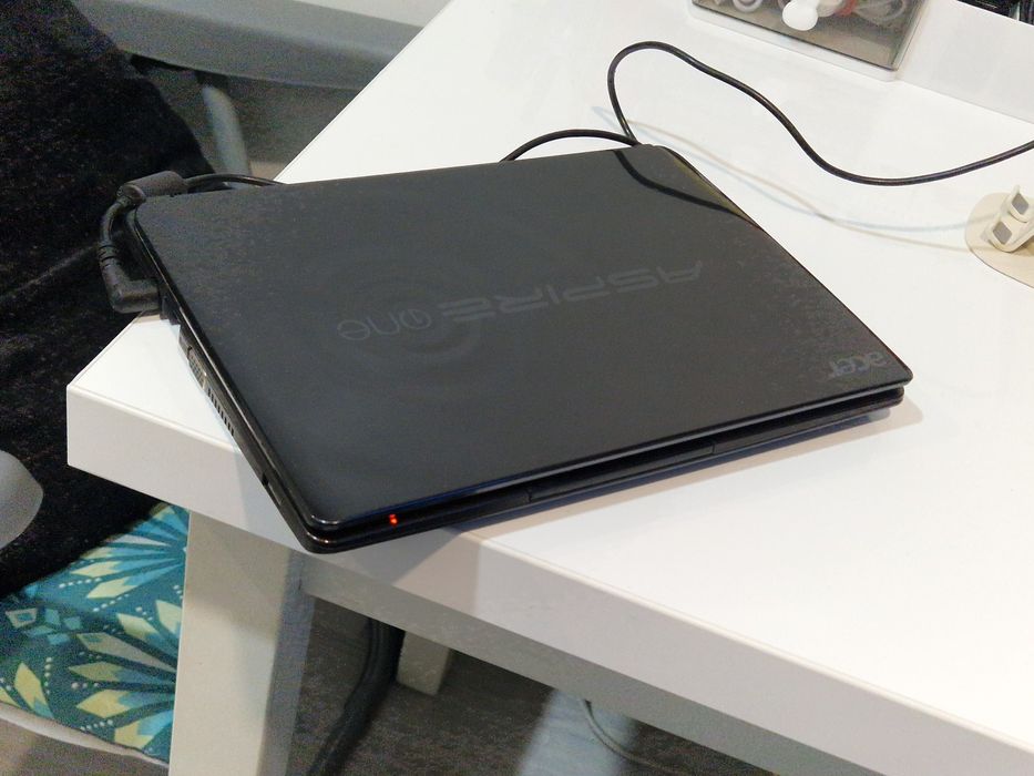 Laptop Acer funcțional doar la priza