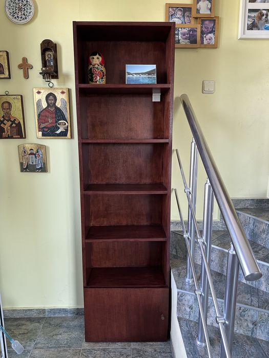 Библиотека от черешово дърво