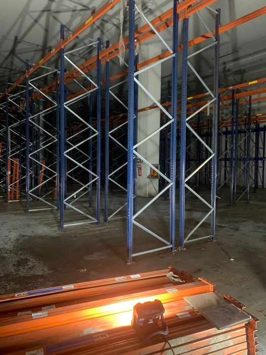 Lichidare stoc rafturi metalice profesionale