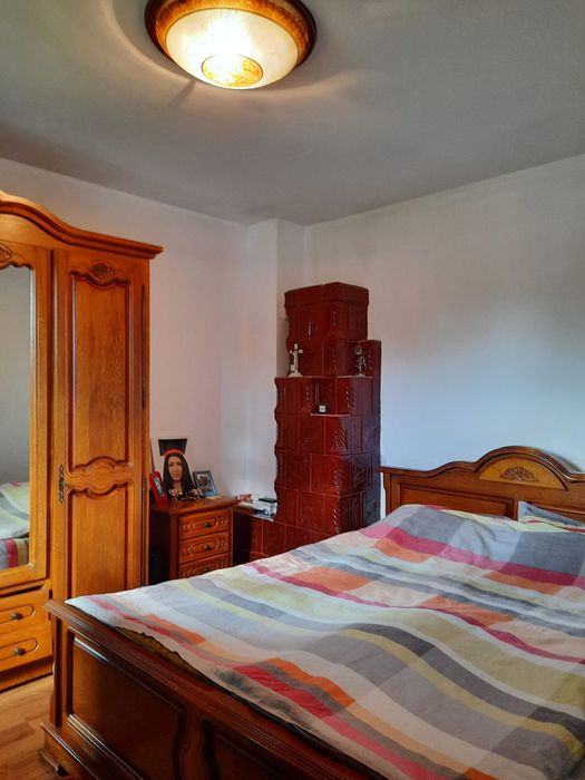 Sifonier din lemn cu patru usi si doua sertare in stare foarte buna