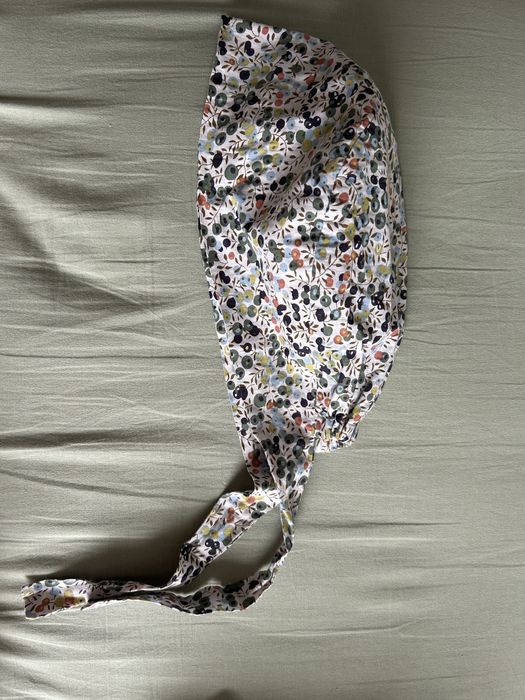 Медицинская шапочка в цветочек