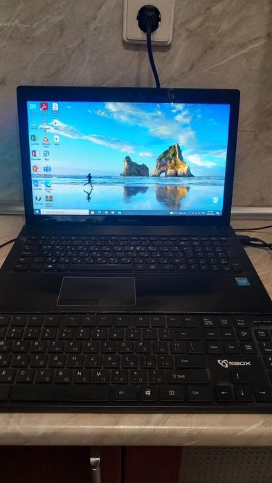 Лаптоп Lenovo и клавиатура