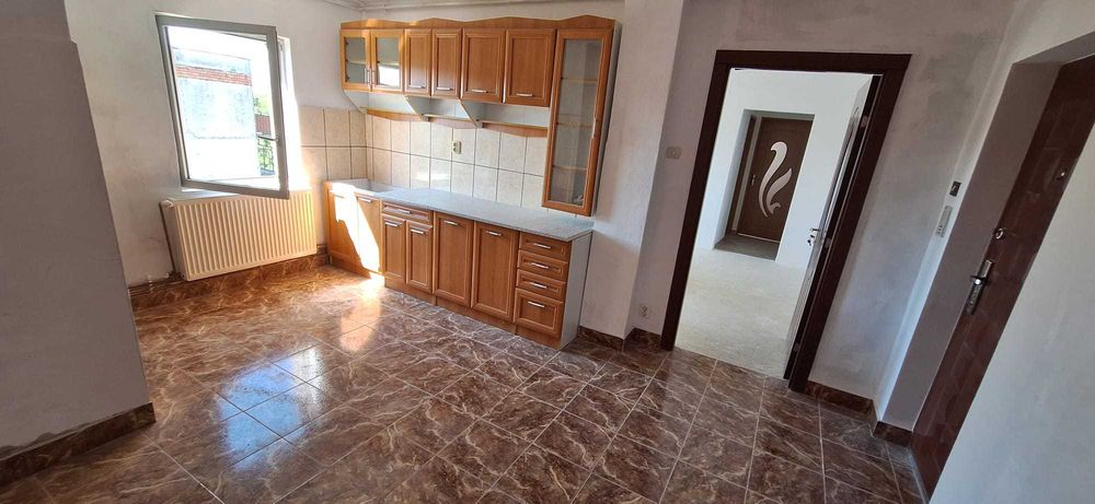Vand apartament cu 2 camere
