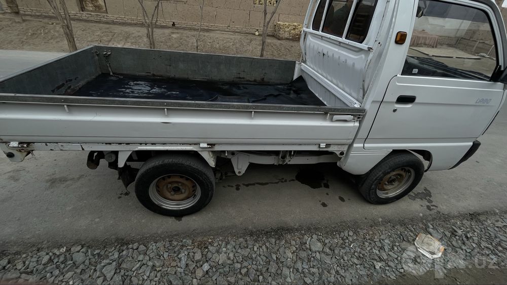 moshina 2019 yil halol probeg 205.000 km hech yerinda kraska yoq