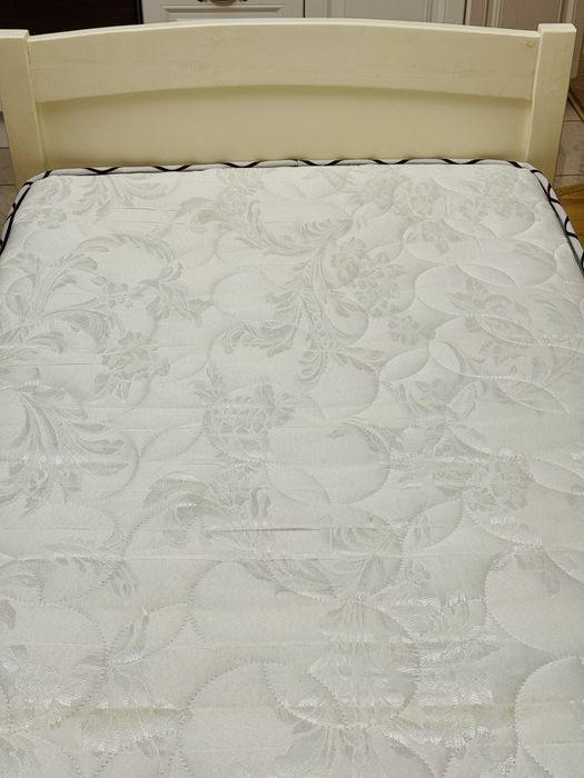 Кровать с ортопедическим матрасом