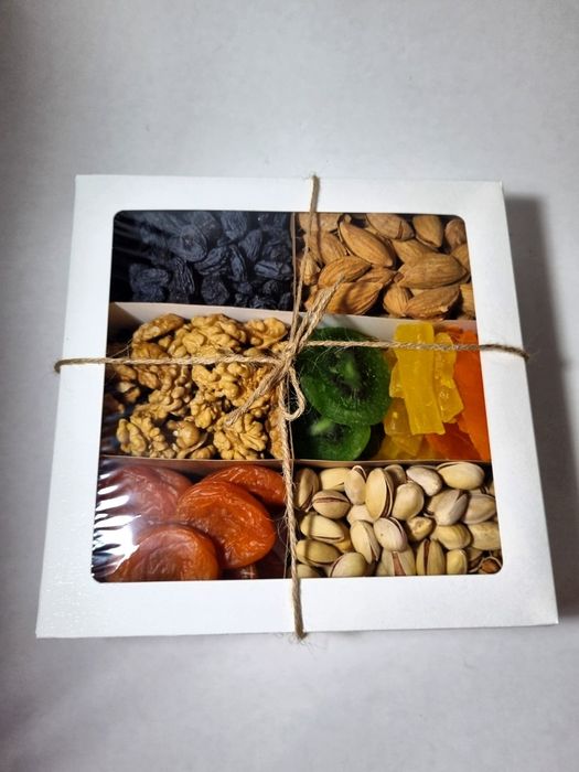 Подарочный набор сухофруктов и орехов sovga quruq meva nabor