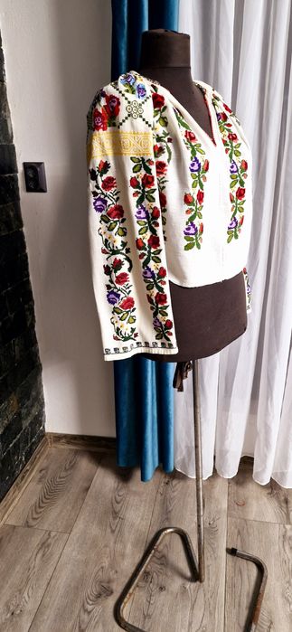 Ie autentic  pe pânză