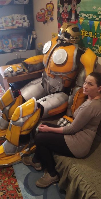 Продам костюм  Бамблби робота трансформера для праздника