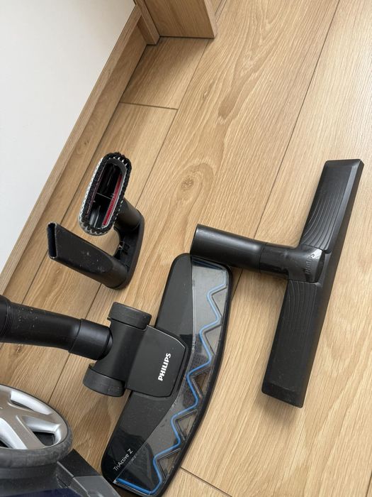 Ръчна прахосмукачка Philips Power Cyclone 7