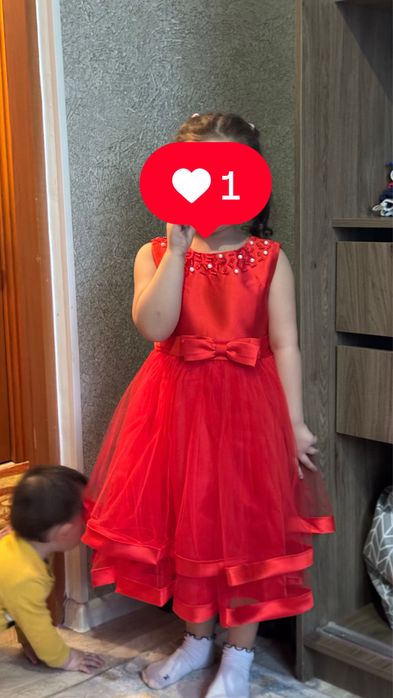 Продам платья. Подойдет на 3-6 лет.