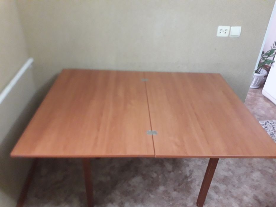 Стол обеденный для кухни