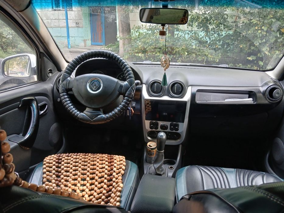 Рено Сандеро продам