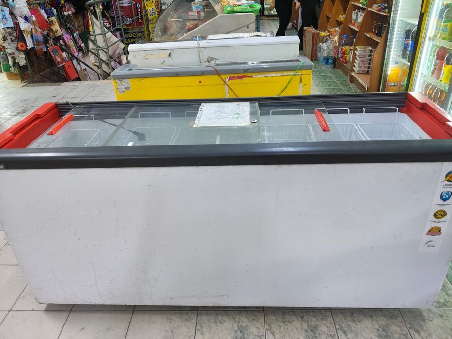 Продам морозильную витрину