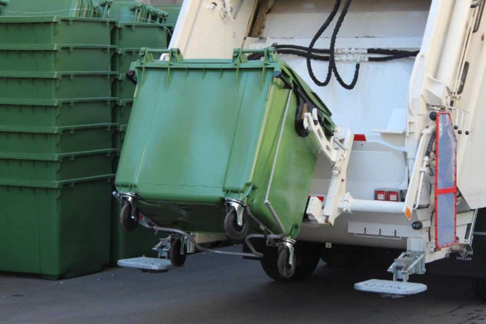 Мусорный бак 1100л   770л   660л пластик и метал оценковный пласмасвый