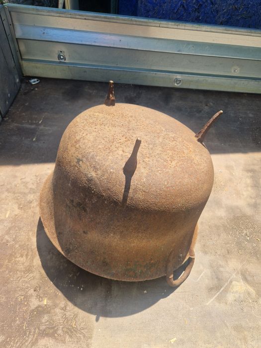 Vand 2 tuciuri si o paine in Ţast.