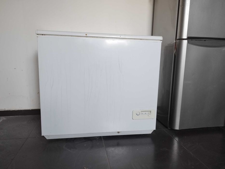 Vând congelator Zanussi, 260 l