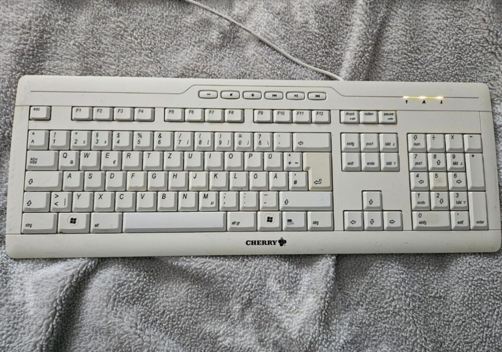 Tastatura Cherry alb stare buna
