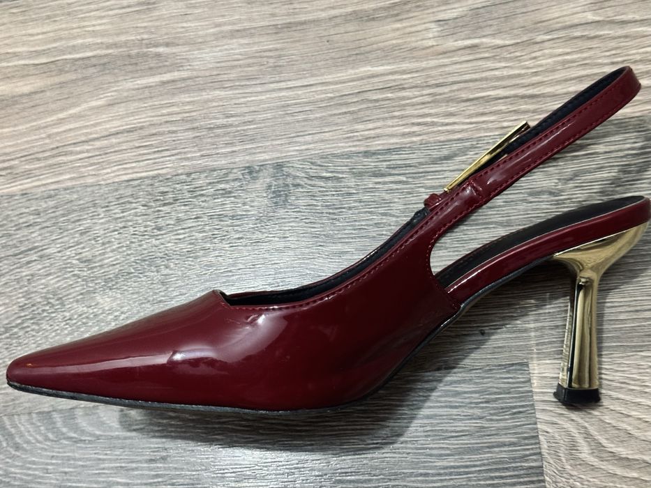 Бордовые туфли на каблуке