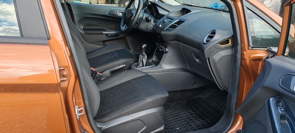 Vând Ford fiesta 1.3