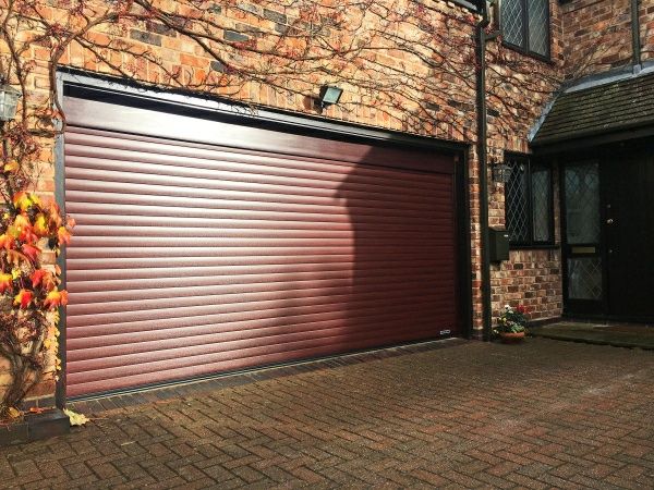 Usi de garaj tip rulou sau sectionale
-