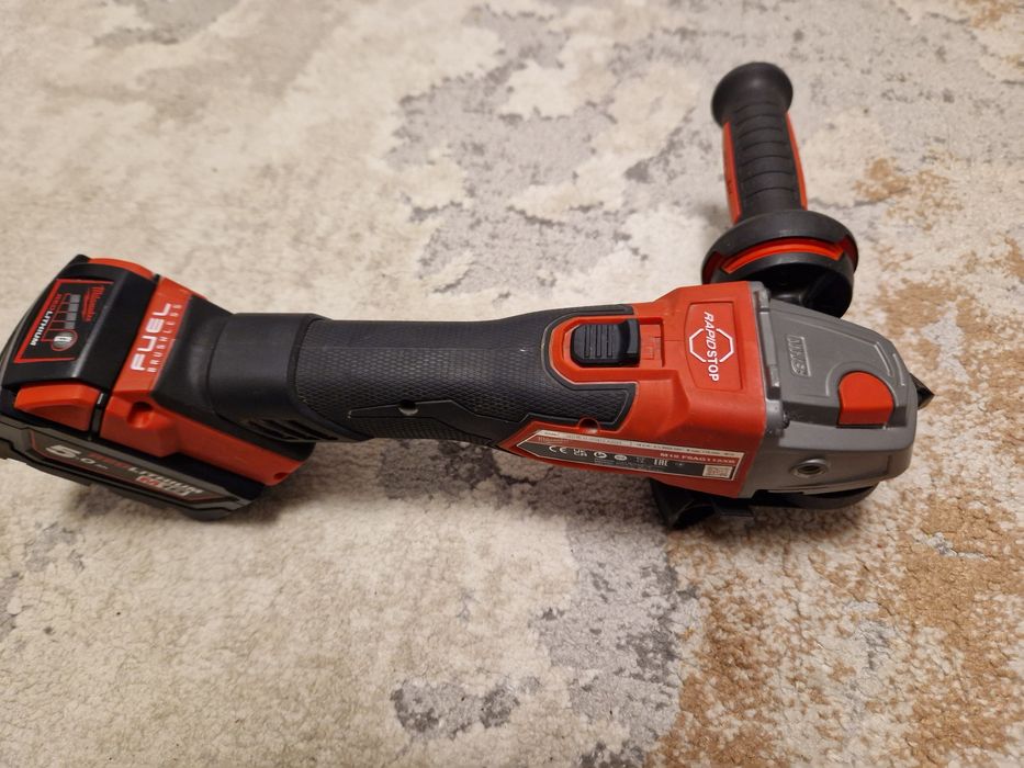 Flex, polizor Milwaukee fuel M18