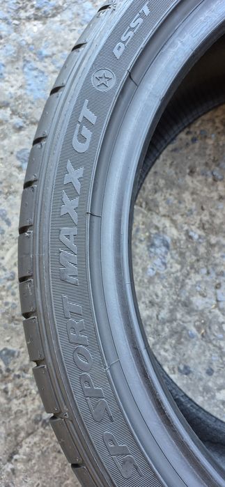 4 anvelope vara runflat Dunlop,fata 245/40/19,spate 275/35/19.Pretul este pe bucata.