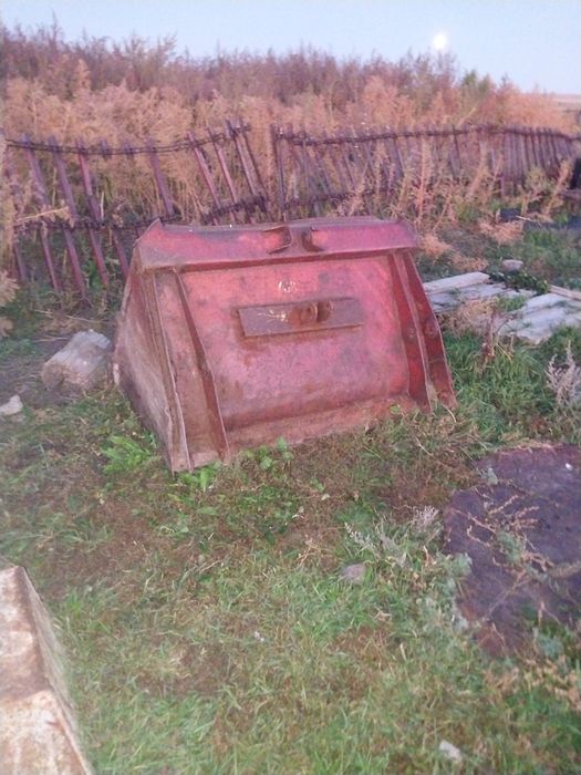 Продаётся  трактор юмызы в комплекте