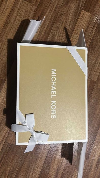 Продам коробку Michael Kors