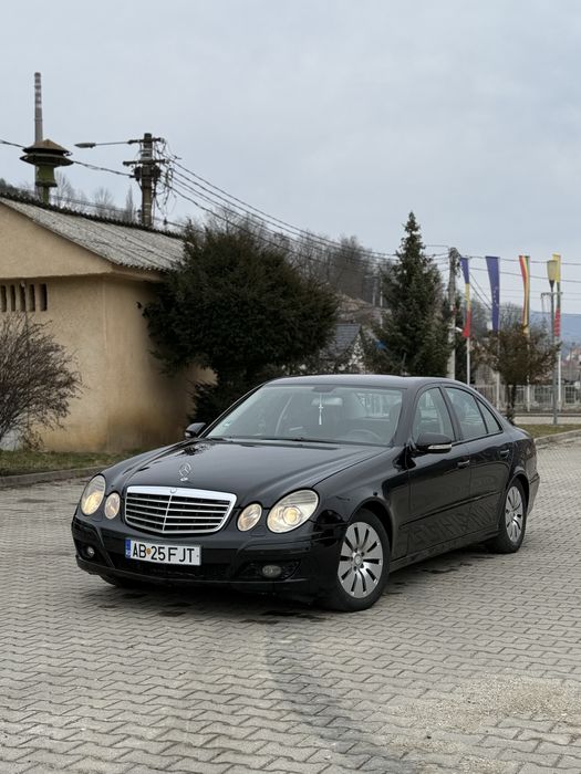Vând Mercedes-Benz E class