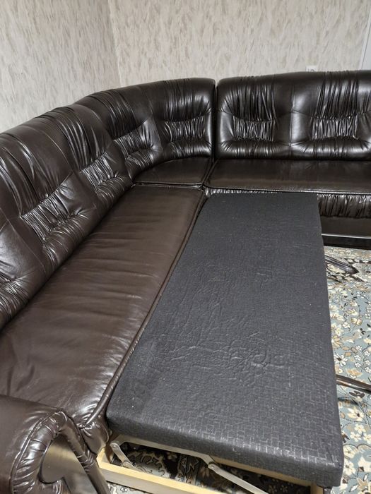 Кожен ъглов диван