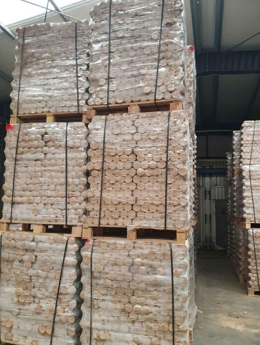 Brichete din rumeguș de fag livrate la domiciliu