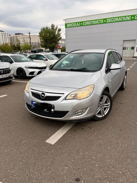 Opel Astra J Sports Tourer, an 2011,