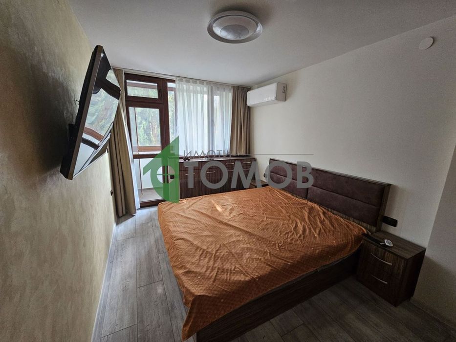 Луксозно обзаведен тристаен апартамент в Топ Център