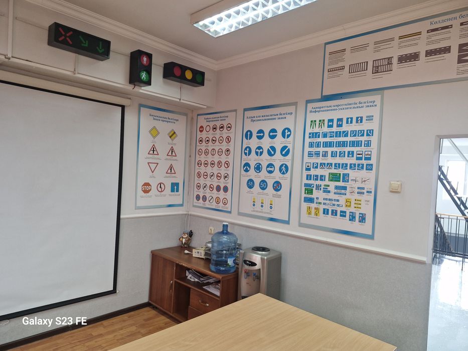 Автоинструктор ,обучаю вождению.