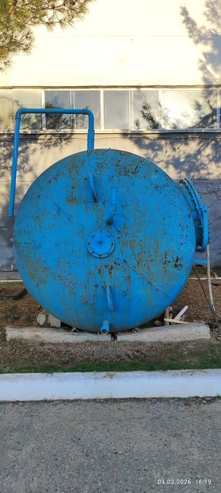 Продам металлическую ёмкость под воду