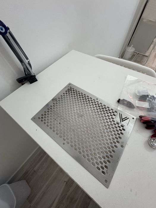 Маникюрный стол с вытяжкой