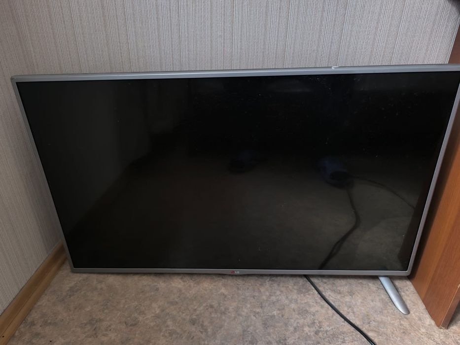 LED телевизор LG (на стену / под кронштейн)