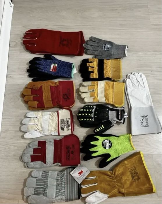 Специальные перчатки для работы