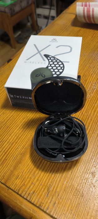 Wuawei 5i , Jaybird , Redmi buds 4