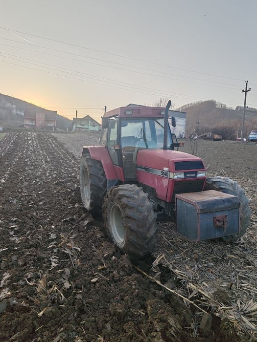 Vând sau schimb Case 5140